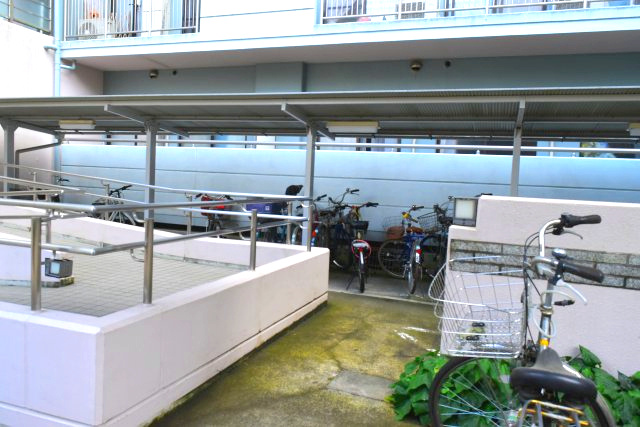 小平市小川町１丁目の中古マンションの駐輪場