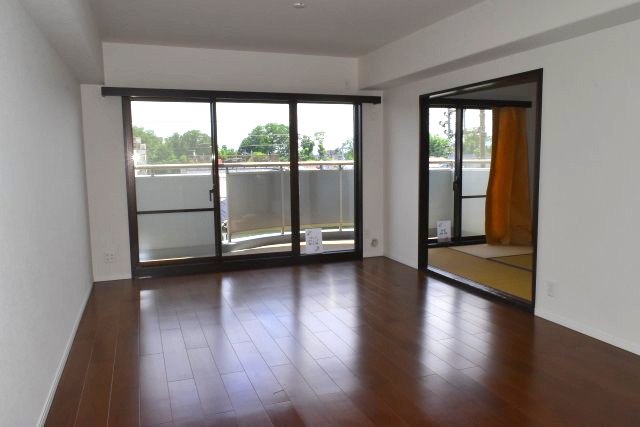 小平市小川町１丁目の中古マンションの居間・リビング