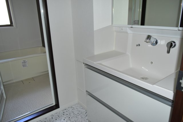 小平市小川町１丁目の中古マンションの独立洗面台