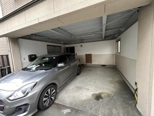 売中古戸建　中央区中沢町の駐車場