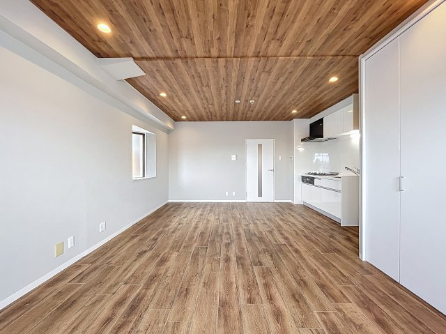 グレイスヴィラ姫島の居間・リビング|15帖の広々としたリビングです。