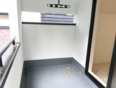 【バルコニー】 | 港北区小机町2期 | 開放的で明るい空間を演出してくれるバルコニーです