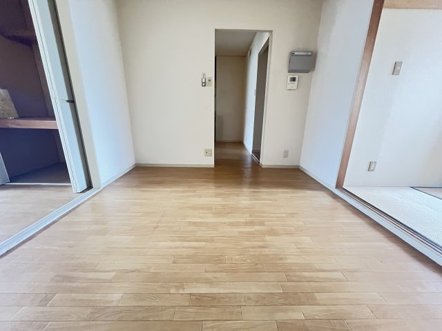 ネオグレイスの居間・リビング|別部屋イメージ写真