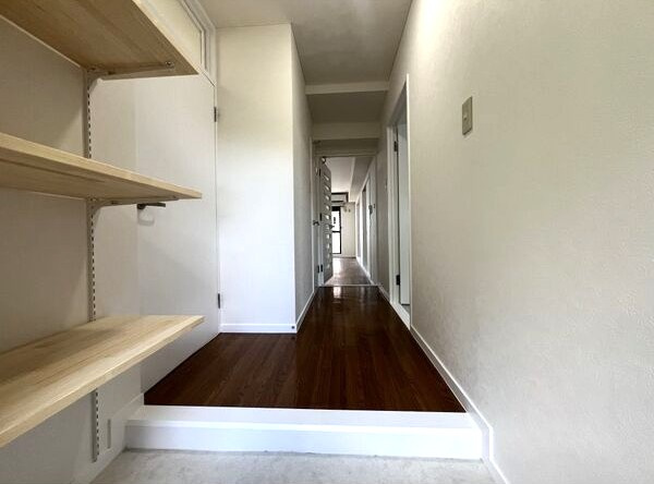 八事石坂マンションの玄関