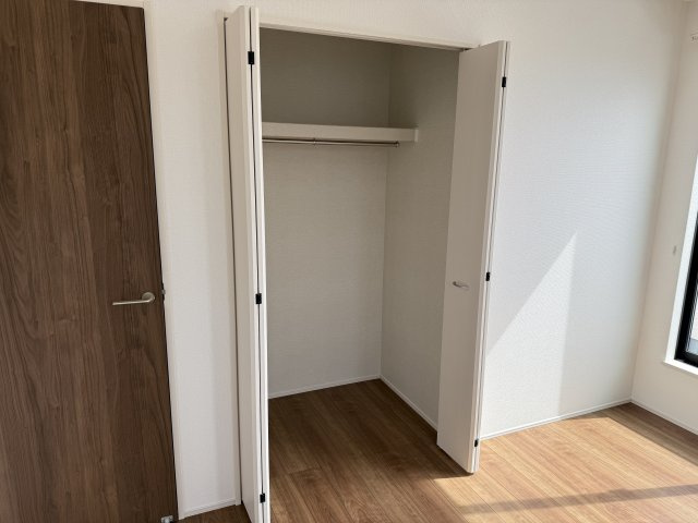 ハートフルタウン前橋市天川大島町925番　A号棟の収納|2階洋室1収納です