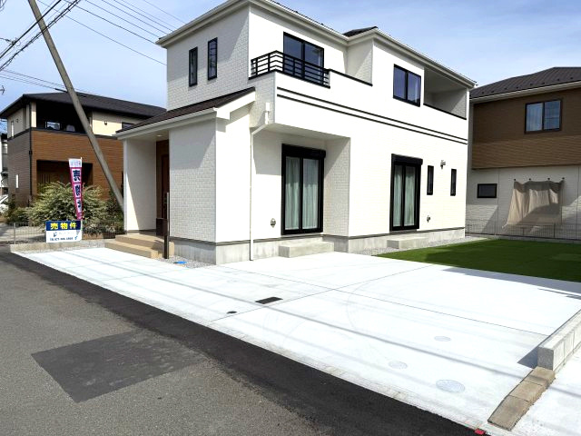 ハートフルタウン前橋市天川大島町925番　A号棟の駐車場|駐車場は並列２台駐車可能です！前面道路も広く車の出し入れもしやすいですよ！