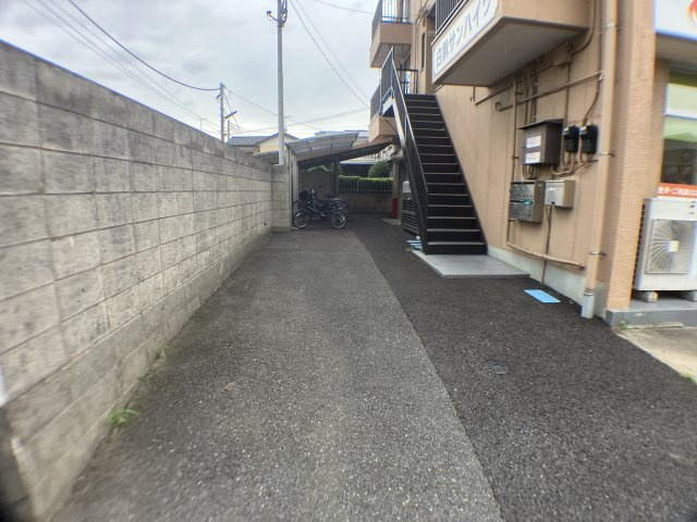 白鍬サンハイツのエントランス