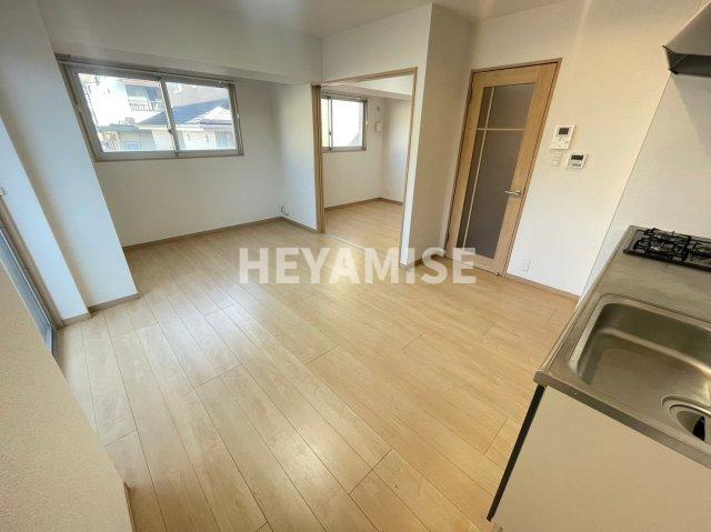 マルヨシコート長与の居間・リビング|※同物件別号室です