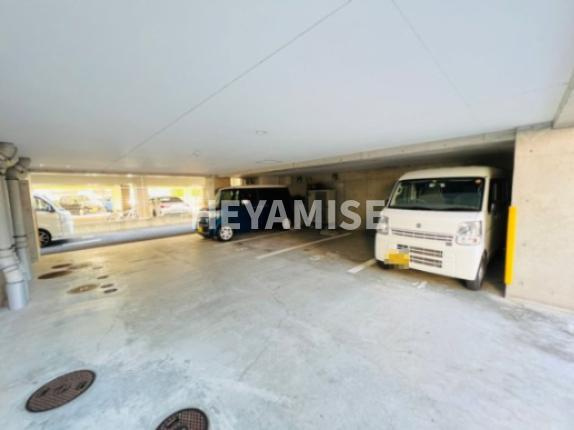 マルヨシコート長与の駐車場