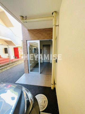 マルヨシコート長与のエントランス