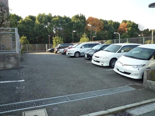 リブェール　ヒルズ　早渕の駐車場|平置き