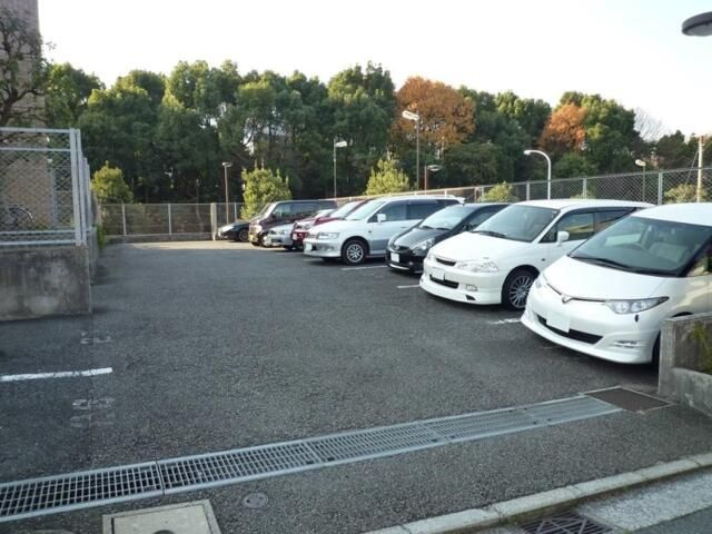 リブェール　ヒルズ　早渕の駐車場|平置き