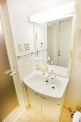 【独立洗面台】 | KDXレジデンス豊中南 | 清潔感のある洗面台