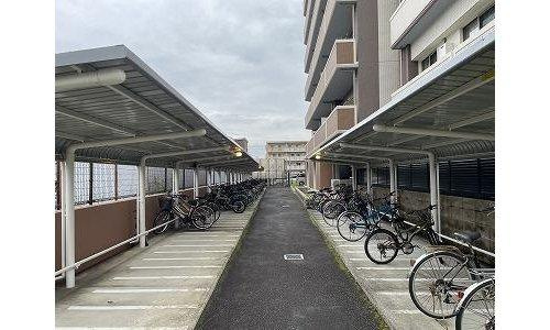 コアマンションルネス大橋のその他共用部分|自転車置き場の様子です