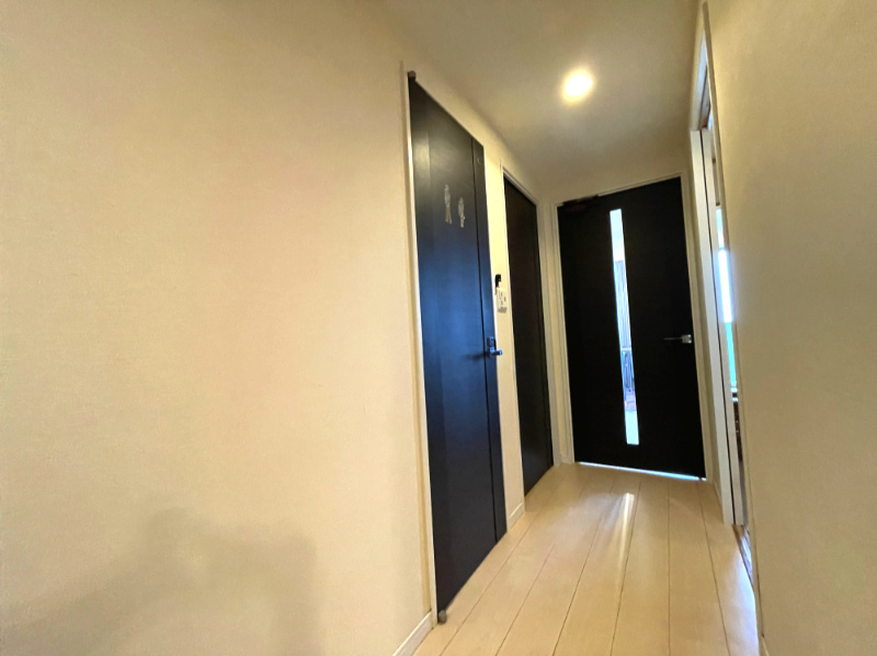 コアマンションルネス大橋の玄関|玄関から見た廊下の様子です