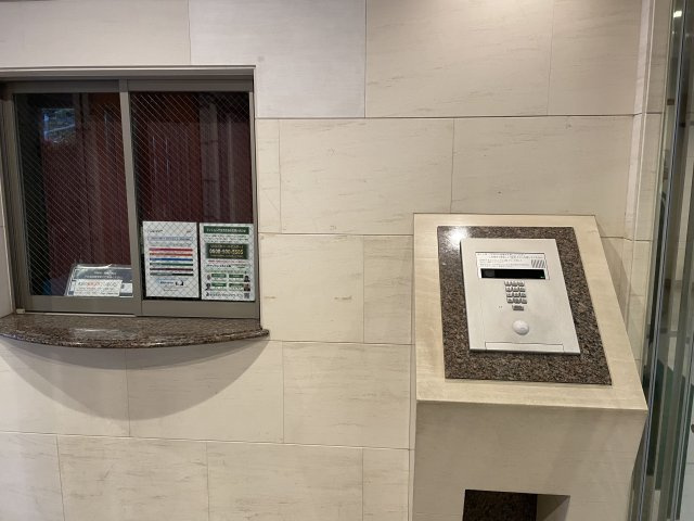 コアマンションルネス大橋のその他共用部分|エントランスはオートロックで安心です