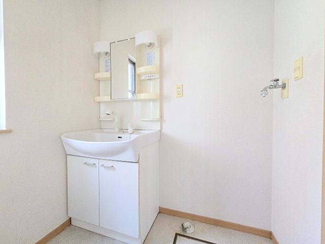 春日部市藤塚　中古一戸建の独立洗面台|2025撮影