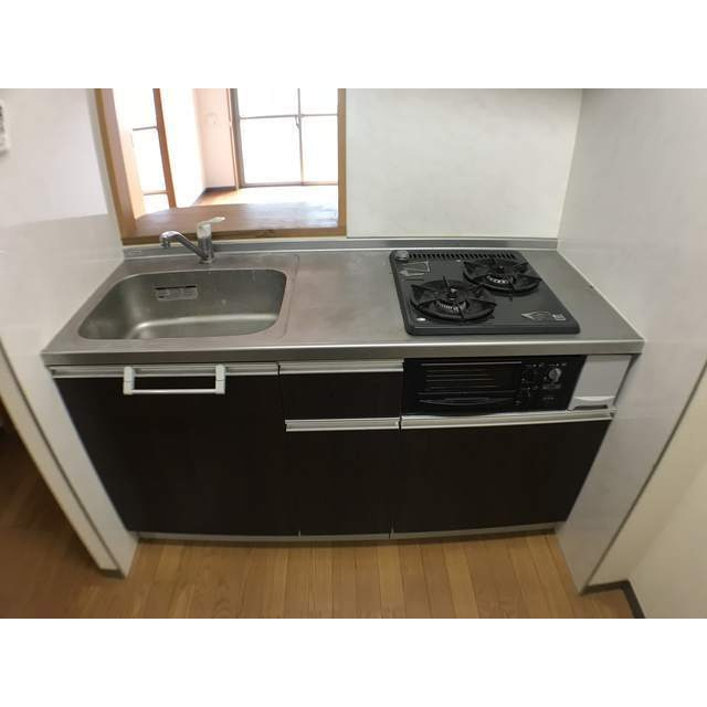 アン　ラルジュのキッチン|コンパクトなキッチンで掃除もラクラク