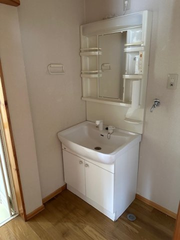 柏崎市岩上のアパートの洗面所