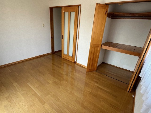 柏崎市岩上のアパートの内装