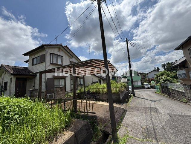 富里市高野　中古戸建の前面道路含む現地写真