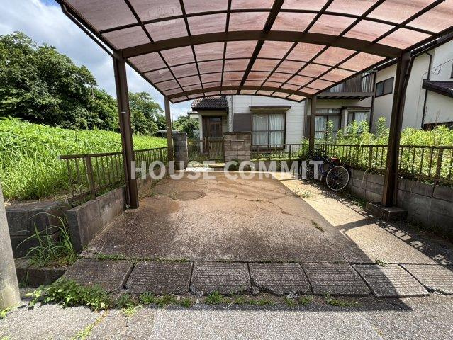 富里市高野　中古戸建の駐車場