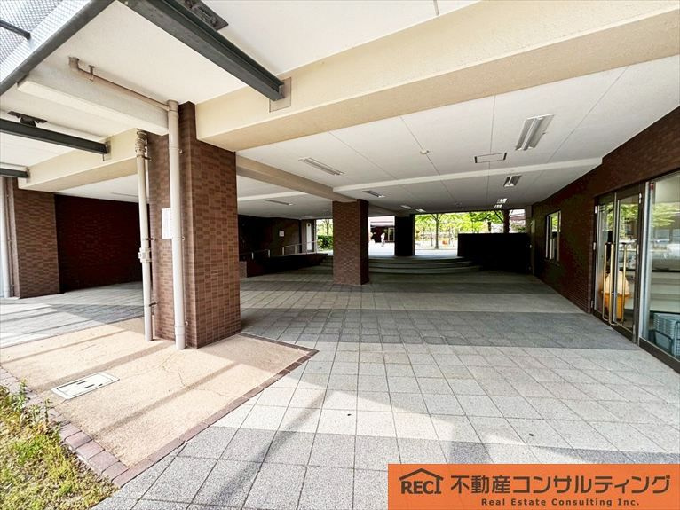 住吉山手コモンズC棟のエントランス