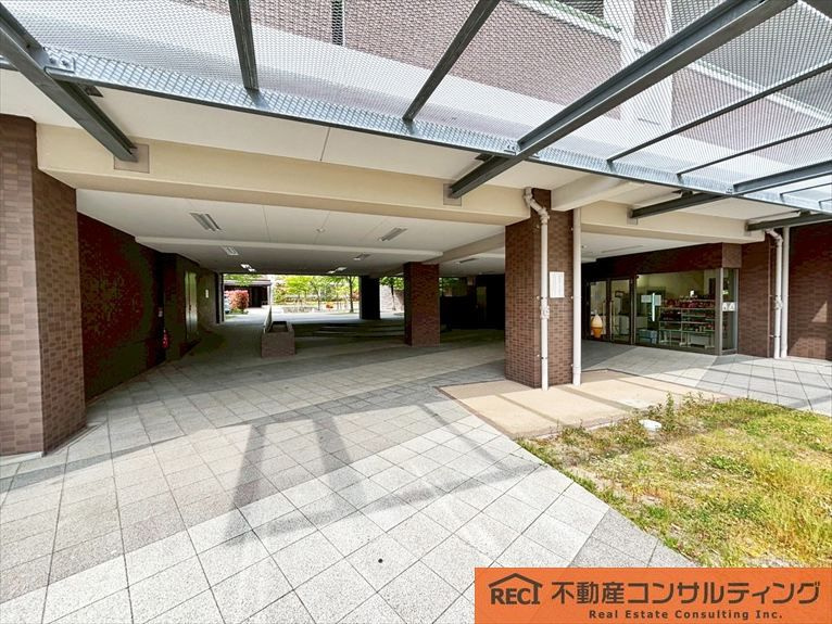 住吉山手コモンズC棟のエントランス
