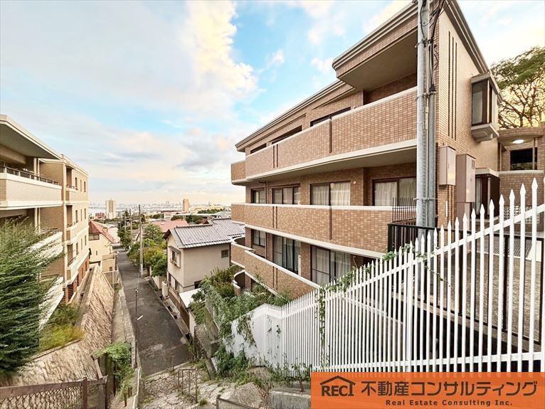 サンビルダー城の下の外観