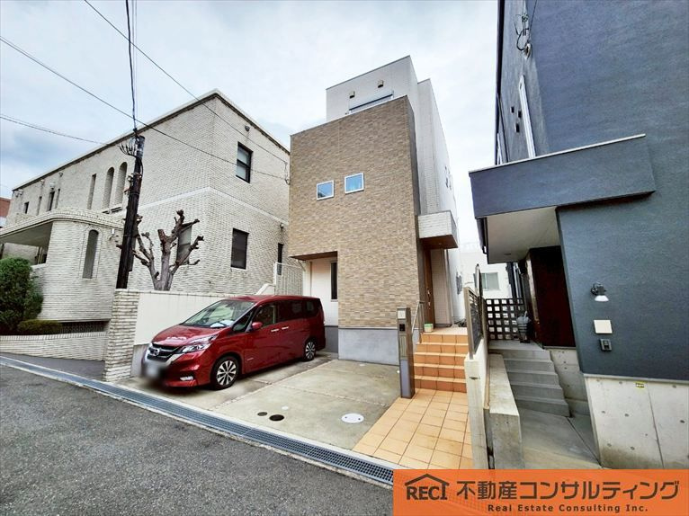 神戸市灘区鶴甲2丁目　中古戸建の前面道路含む現地写真