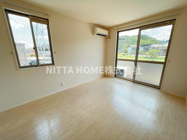 サニーヒル幸　１号館の居間・リビング|角部屋で明るいリビングです★