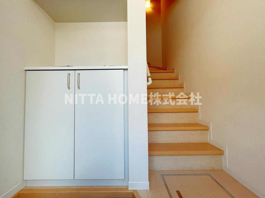 サニーヒル幸　１号館の玄関|広いスペースの玄関です!(^^)!