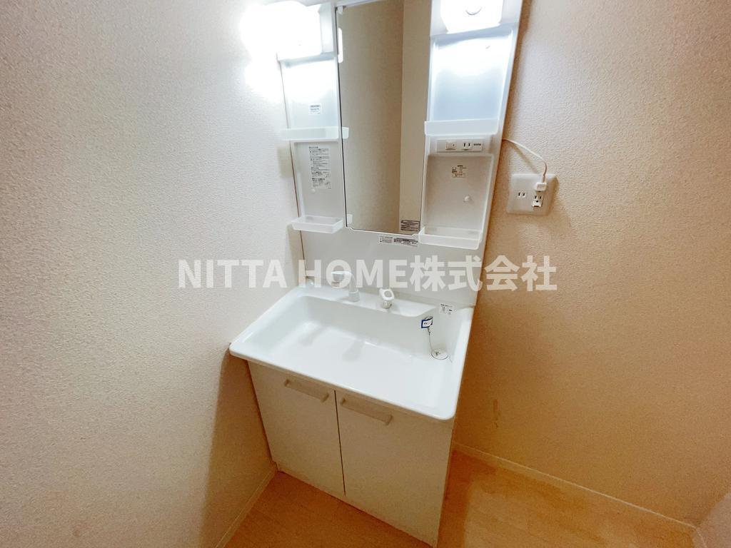 サニーヒル幸　１号館の洗面所|シャワー付きの洗面化粧台もありますよ♪