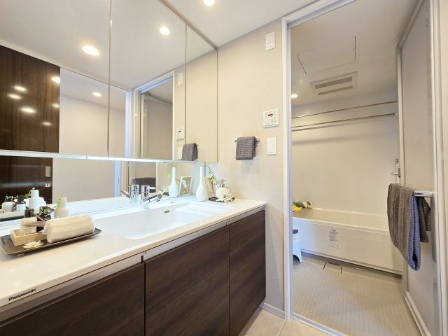 ベイシティタワーズ神戸WESTの独立洗面台