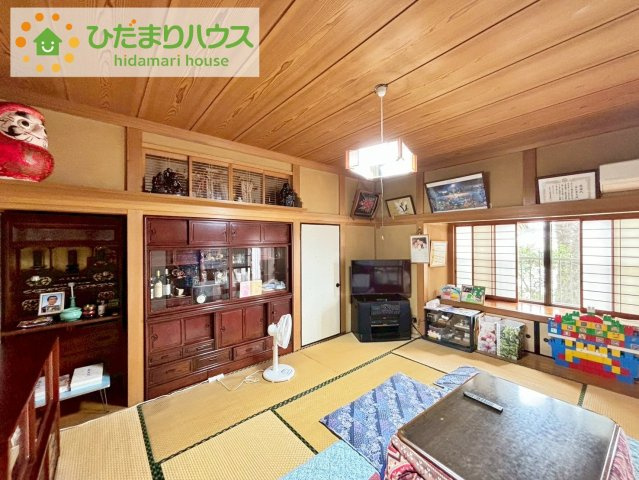 那珂市後台　中古戸建　店舗付き住宅の居間・リビング|居住用の居間になります。
扉一つで店舗へつながっています。