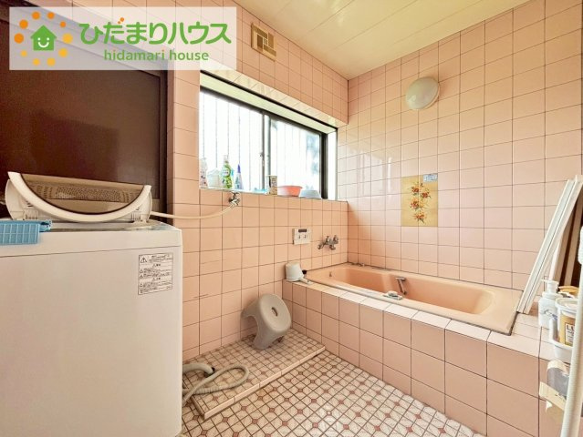 那珂市後台　中古戸建　店舗付き住宅の浴室|浴室はとても広々しております。
