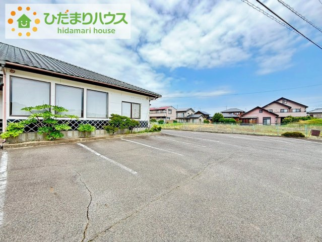 那珂市後台　中古戸建　店舗付き住宅の駐車場|１５台～２０台ほど駐車できます！