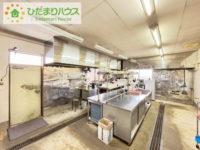 那珂市後台　中古戸建　店舗付き住宅のキッチン|店舗奥には調理場がございます。
