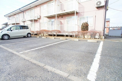 【駐車場】 | アメニティタウン | 駐車場に車を止められます
