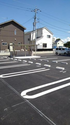 サンライフ上峰Ⅲの駐車場|駐車スペースもあります☆