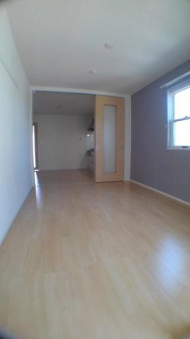 サンライフ上峰Ⅲの居間・リビング|明るい室内です☆