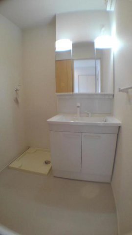 サンライフ上峰Ⅲの洗面所|広い洗面スペースです★