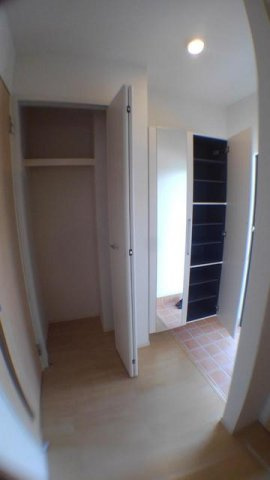 サンライフ上峰Ⅲの玄関|収納スペース豊富です☆