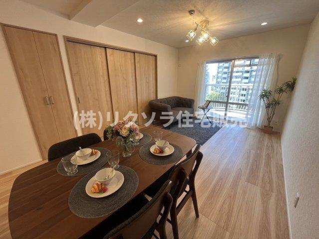 メイプルパークスクエア西弐番街のダイニング|LDK15.6帖
■物件内覧・資金計画相談・住宅ローン相談、リフォーム相談、お問合せ受付中■
※当日・翌日のご内覧、ご相談はお電話でのお問合せがスムーズです！