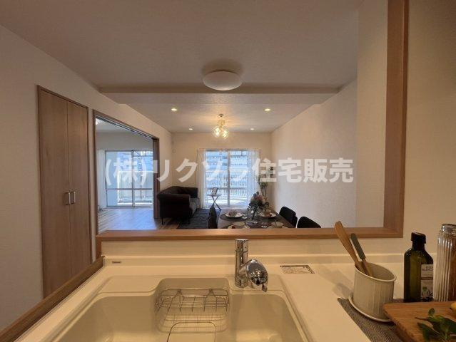 メイプルパークスクエア西弐番街のキッチン|LDK15.6帖
■物件内覧・資金計画相談・住宅ローン相談、リフォーム相談、お問合せ受付中■
※当日・翌日のご内覧、ご相談はお電話でのお問合せがスムーズです！