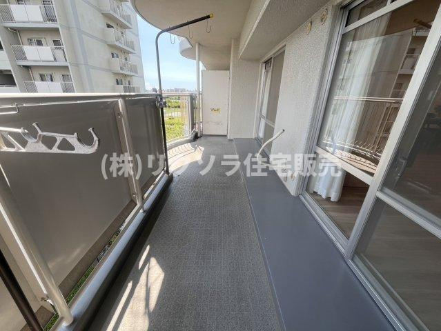 メイプルパークスクエア西弐番街のバルコニー|広々ワイドバルコニー
■物件内覧・資金計画相談・住宅ローン相談、リフォーム相談、お問合せ受付中■
※当日・翌日のご内覧、ご相談はお電話でのお問合せがスムーズです！