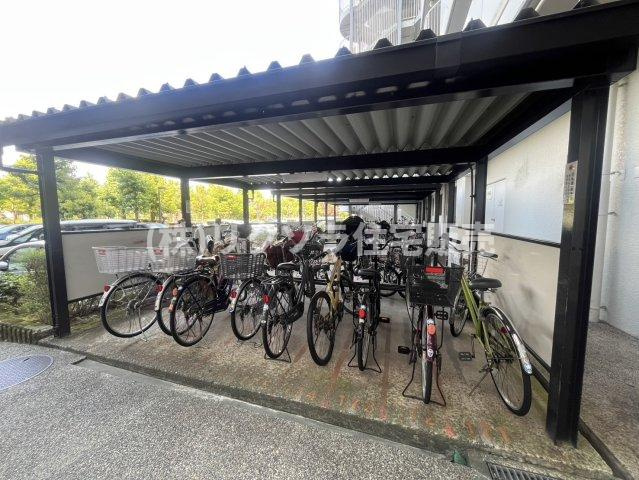 メイプルパークスクエア西弐番街の駐輪場|■物件内覧・資金計画相談・住宅ローン相談、リフォーム相談、お問合せ受付中■
※当日・翌日のご内覧、ご相談はお電話でのお問合せがスムーズです！