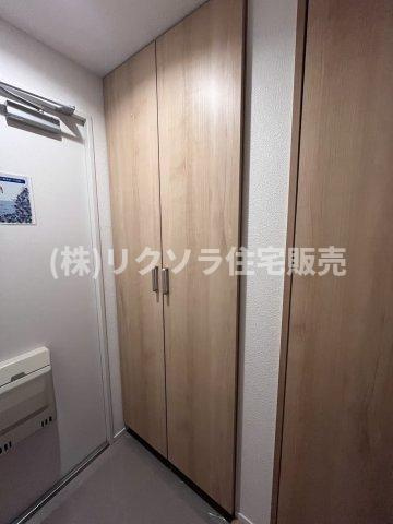 メイプルパークスクエア西弐番街の収納|玄関収納
■物件内覧・資金計画相談・住宅ローン相談、リフォーム相談、お問合せ受付中■
※当日・翌日のご内覧、ご相談はお電話でのお問合せがスムーズです！