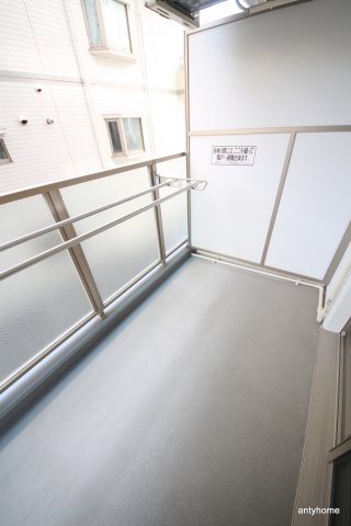 エステムコート梅田天神橋2グラシオ　仲介手数料無料のバルコニー