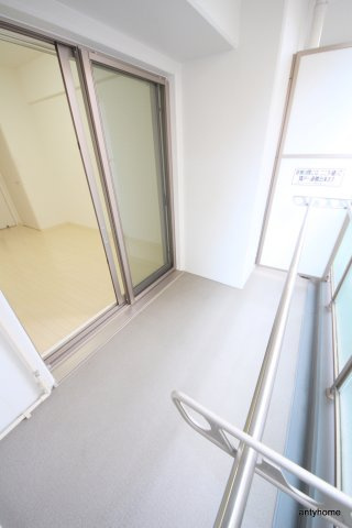 エステムコート梅田天神橋2グラシオ　仲介手数料無料のバルコニー